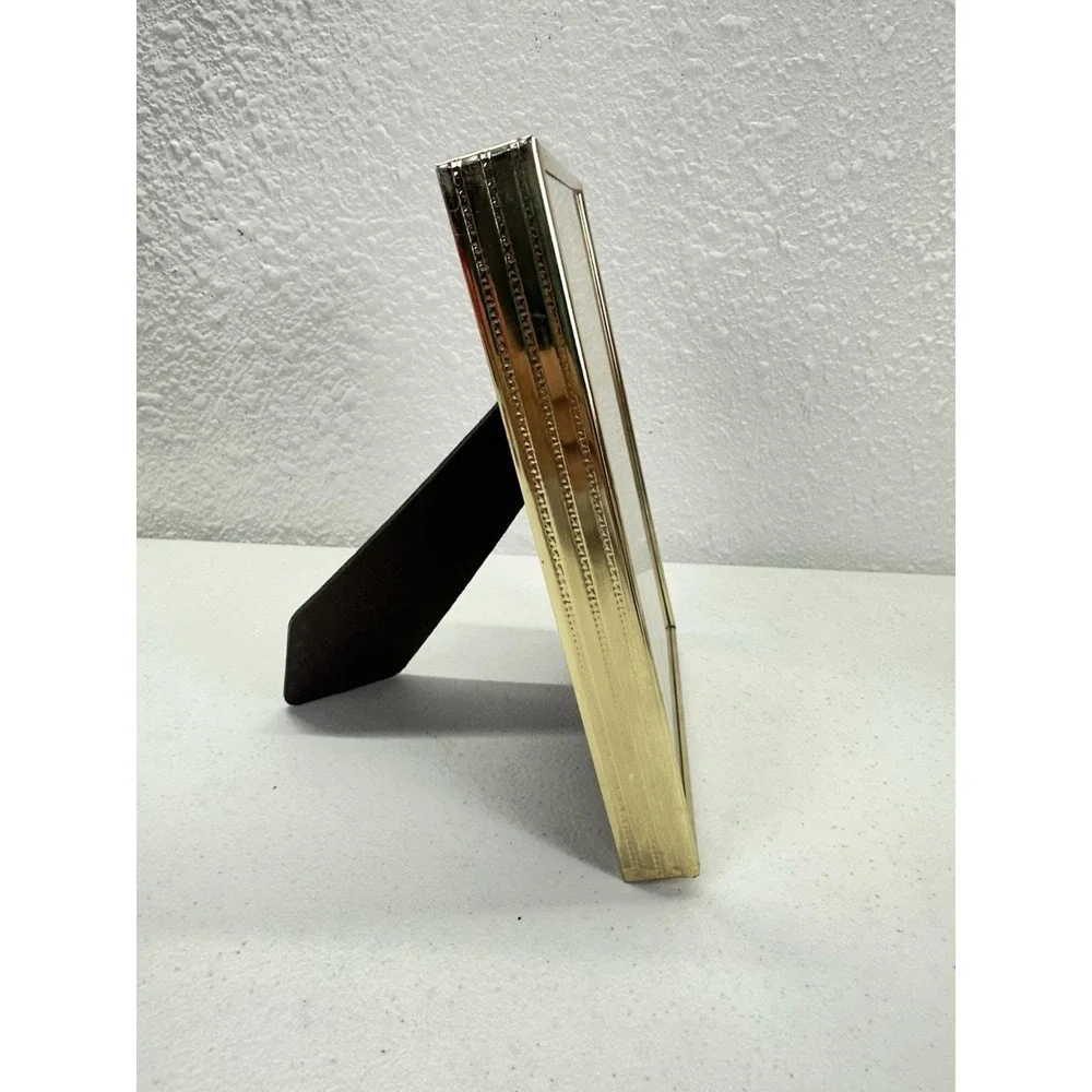 Vintage 1975 Brass Tone Metal 5x7 Picture Frame Made USA Easel Wall Decor